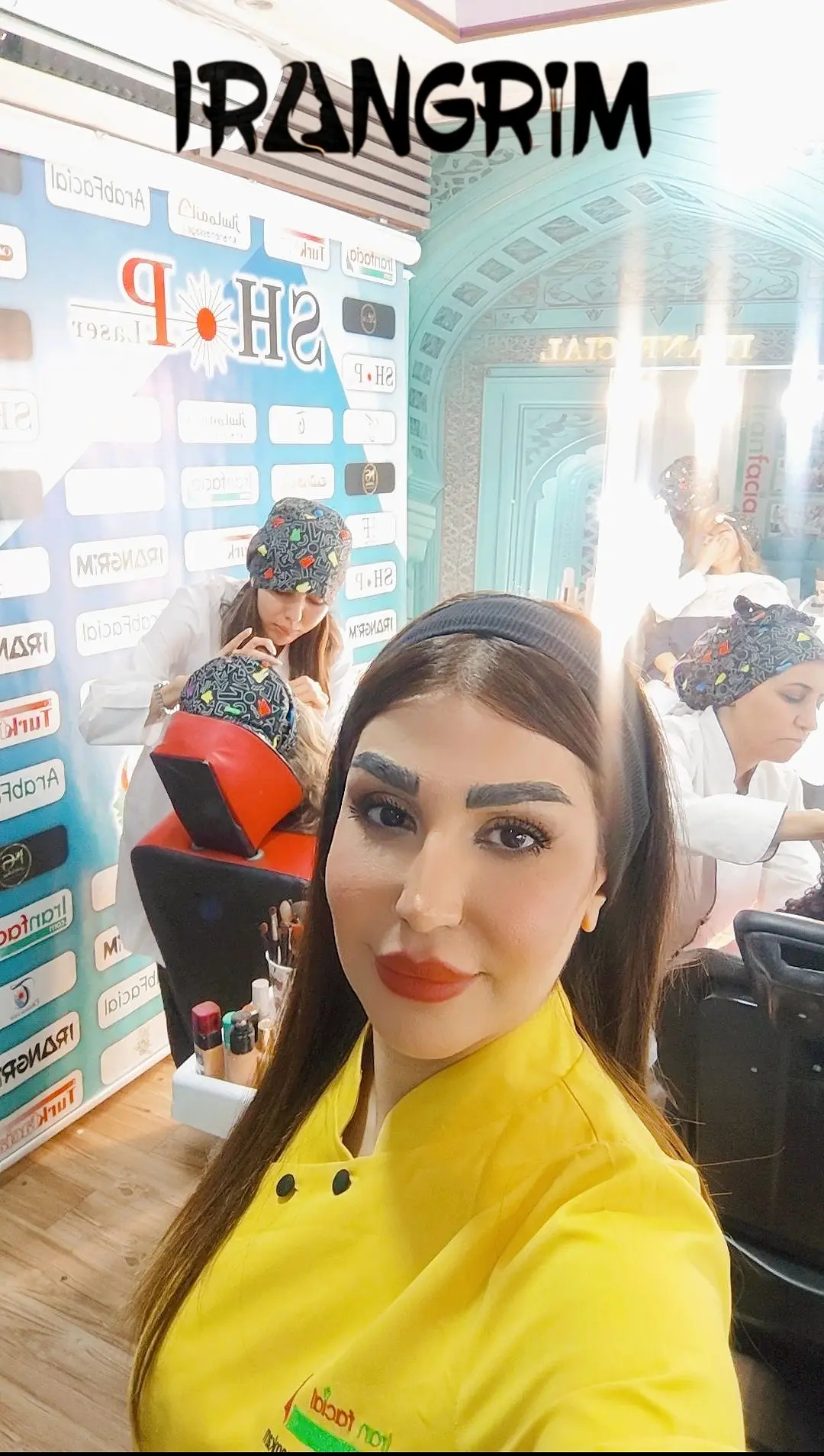 تمرین سایه‌کاری در آموزشگاه تخصصی میکاپ کرج